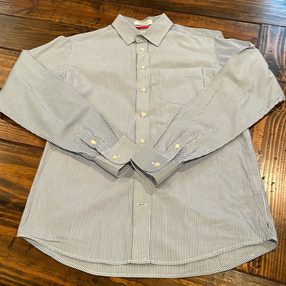 Izod button up long sleeve shirt. YL. Excellent condition.